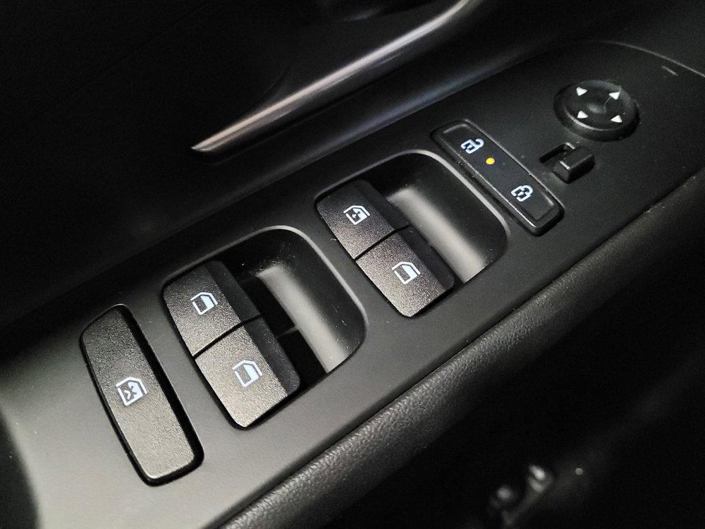 Used 2025 Hyundai Elantra SEL image 27