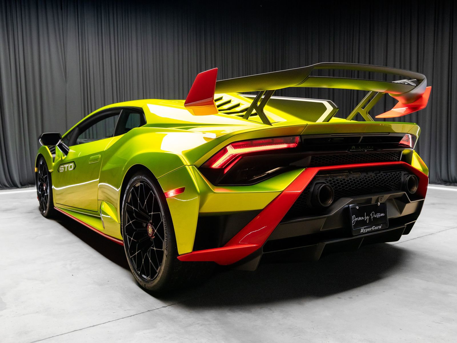 Used 2021 Lamborghini Huracan STO RWD image 38
