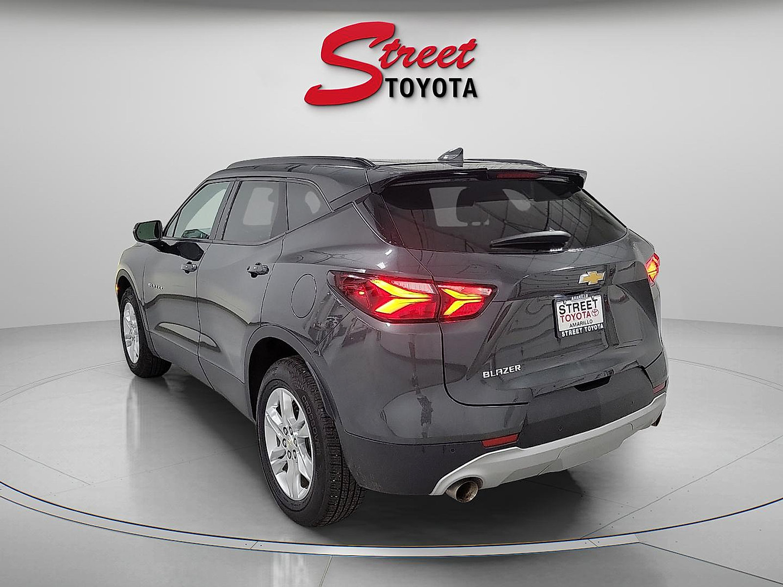 Used 2020 Chevrolet Blazer LT FWD image 2