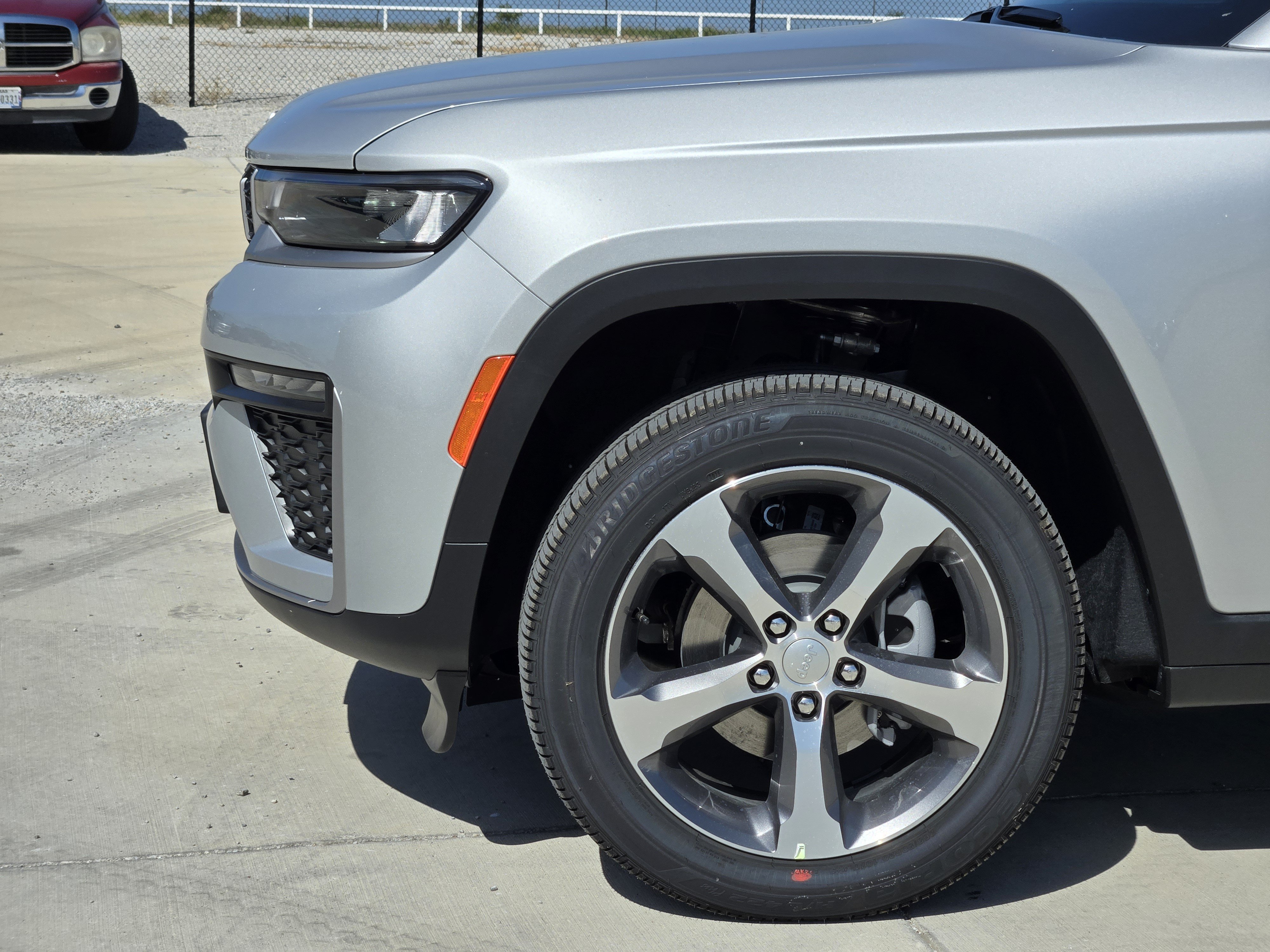 New 2026 Jeep Grand Cherokee Limited AWD/4WD image 6
