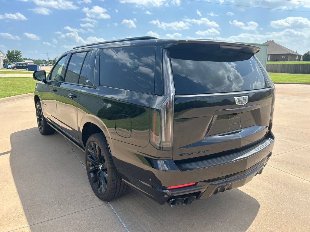 Used 2025 Cadillac Escalade ESV V w/ LPO, ONYX Package AWD/4WD image 3
