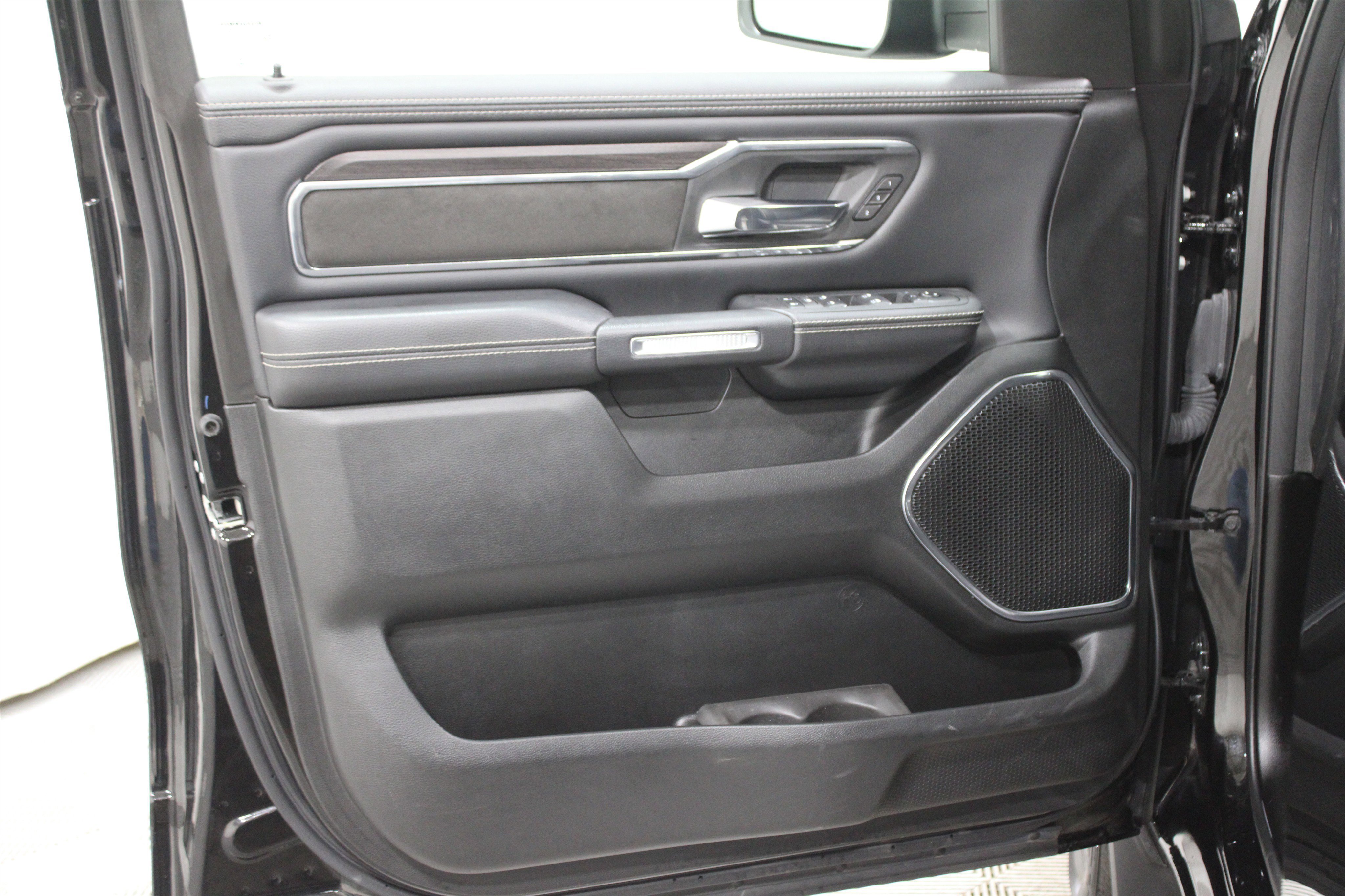 Used 2025 RAM 1500 Laramie image 6