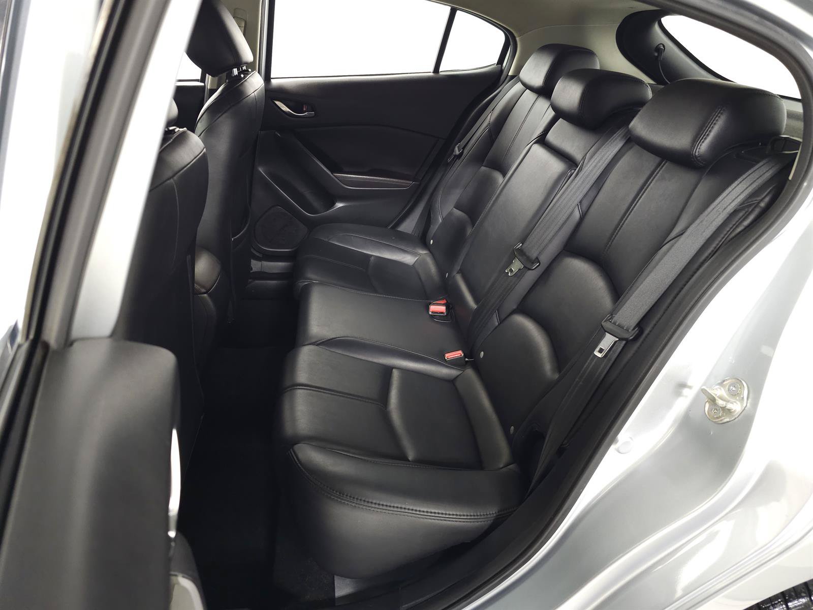 Used 2018 MAZDA MAZDA3 Touring FWD image 21