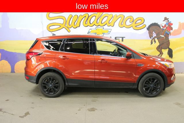 Used 2019 Ford Escape SE FWD image 1