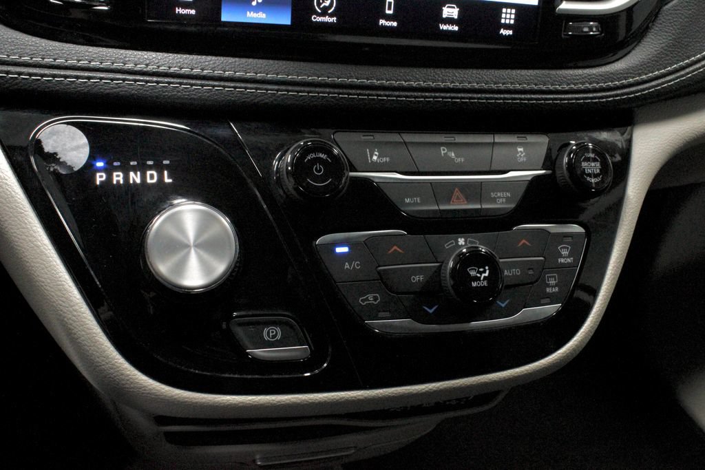 Used 2023 Chrysler Pacifica Touring-L FWD image 29