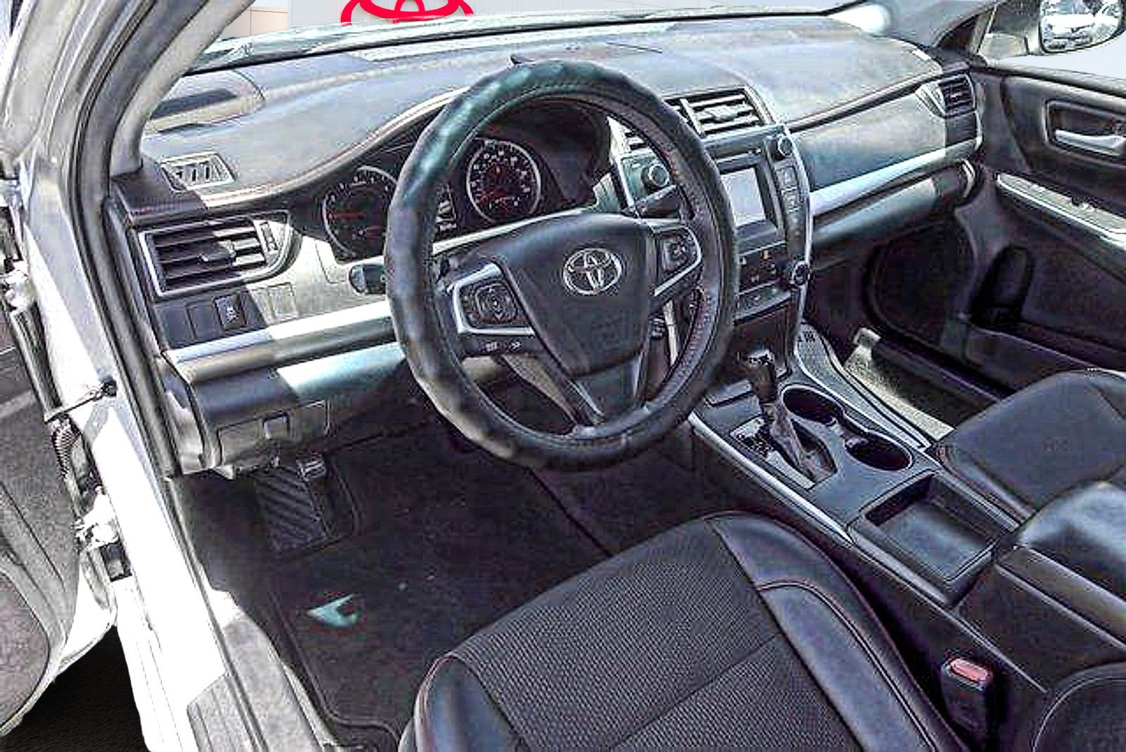 Used 2017 Toyota Camry SE FWD image 9