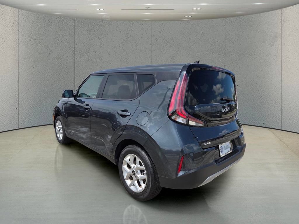 Used 2025 Kia Soul LX w/ LX Technology Package FWD image 3