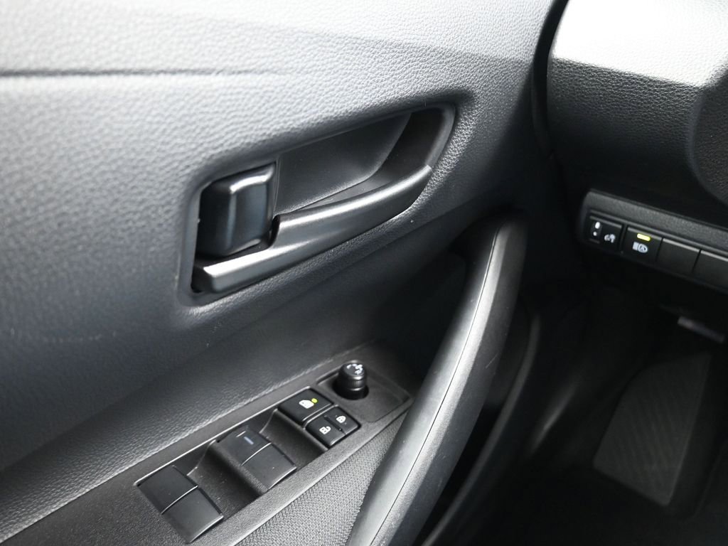 Used 2025 Toyota Corolla LE image 10