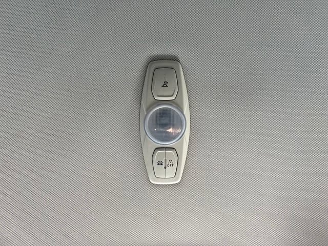 Used 2016 Ford Focus SE w/ SE Cold Weather Package FWD image 32