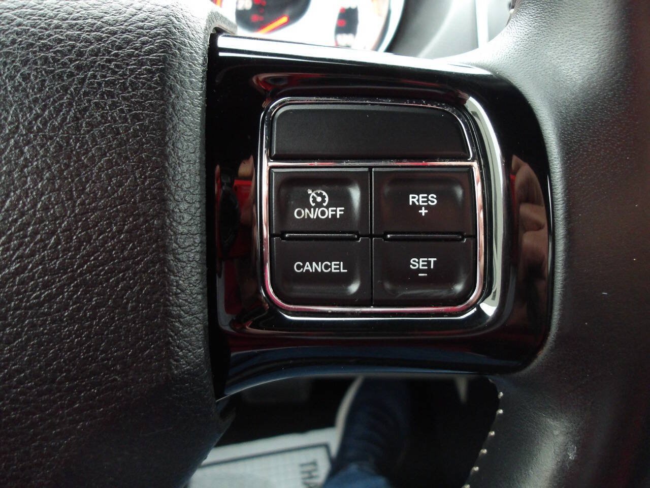 Used 2017 Dodge Grand Caravan SXT w/ Rear Park Assist Package FWD image 18