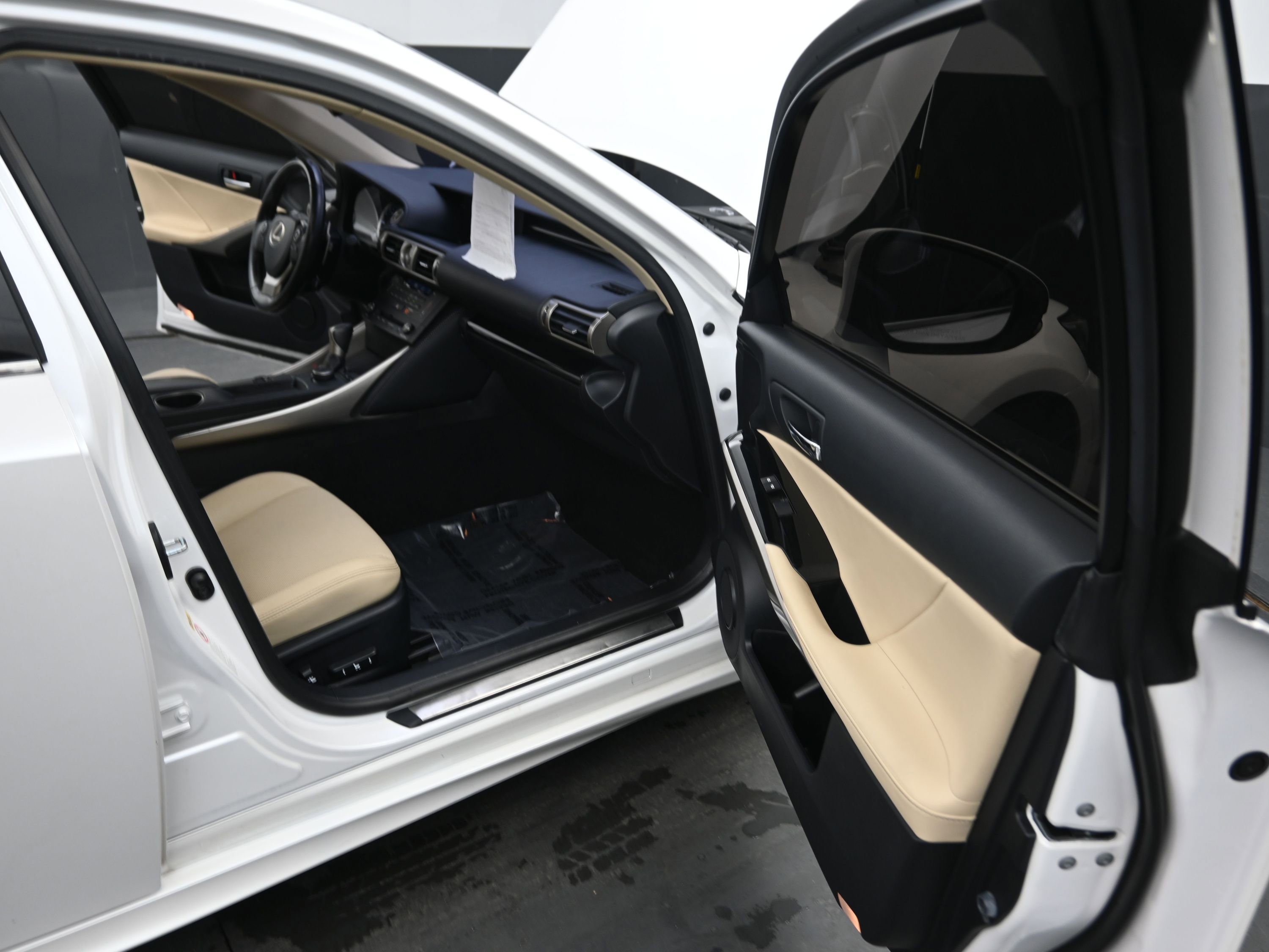 Used 2016 Lexus IS 200t image 22