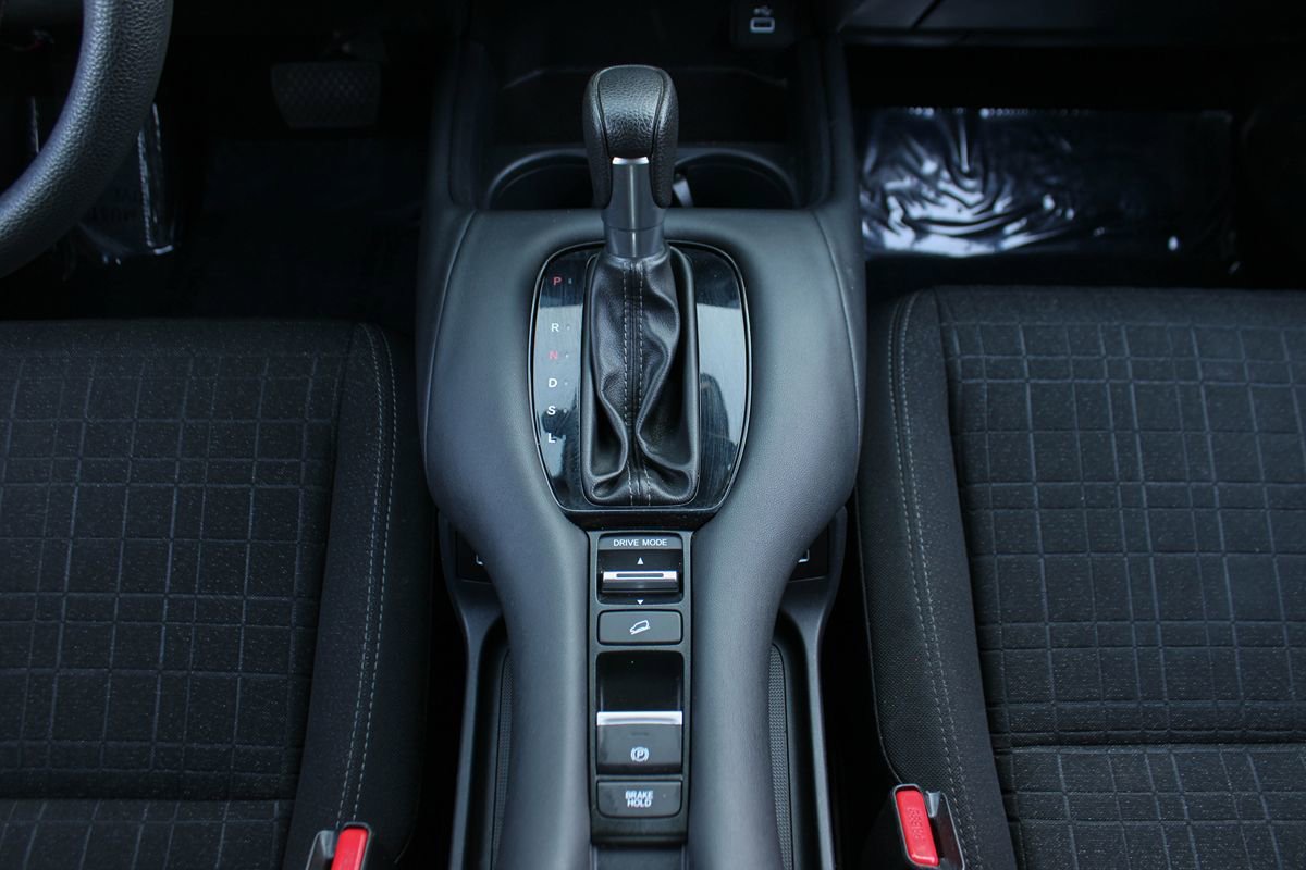 Used 2023 Honda HR-V LX image 32