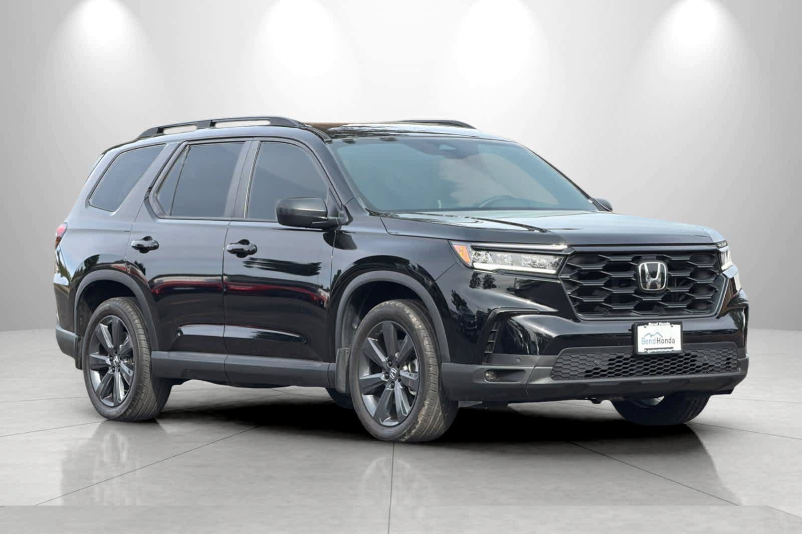 Used 2025 Honda Pilot Sport image 9