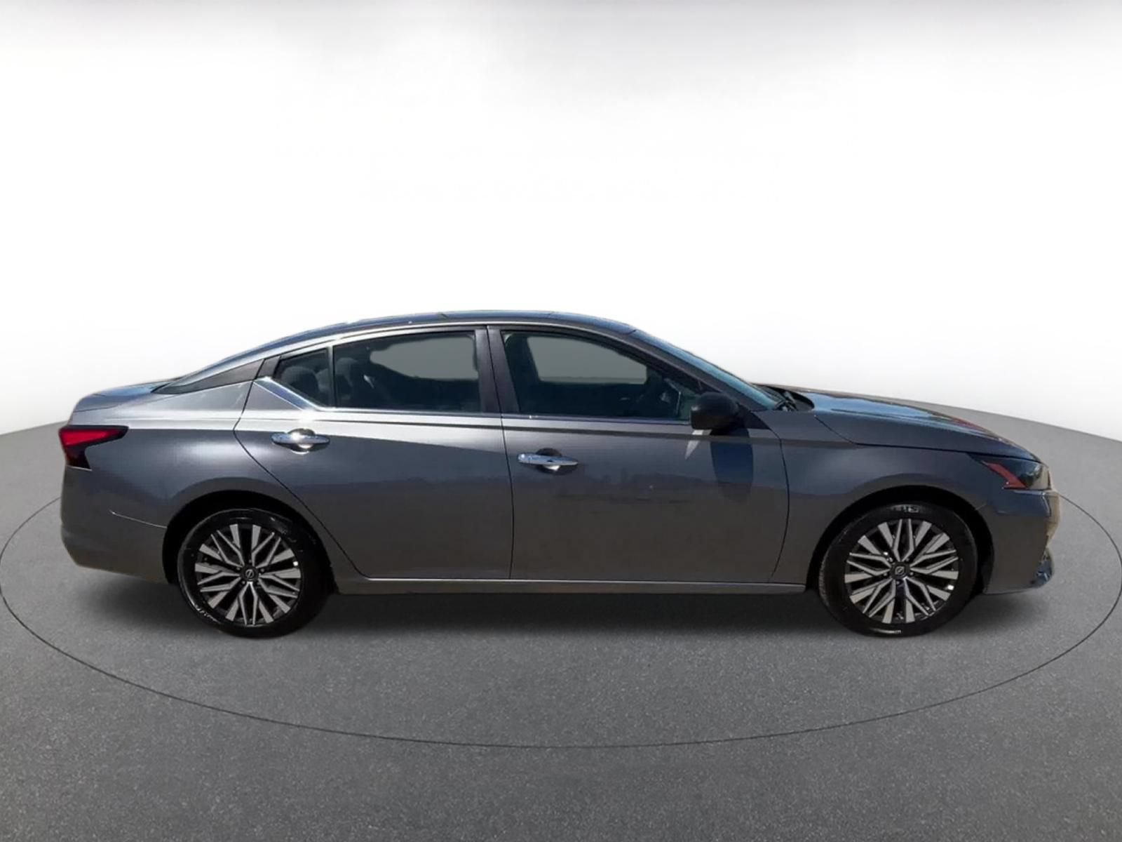 Used 2025 Nissan Altima 2.5 SV FWD image 16