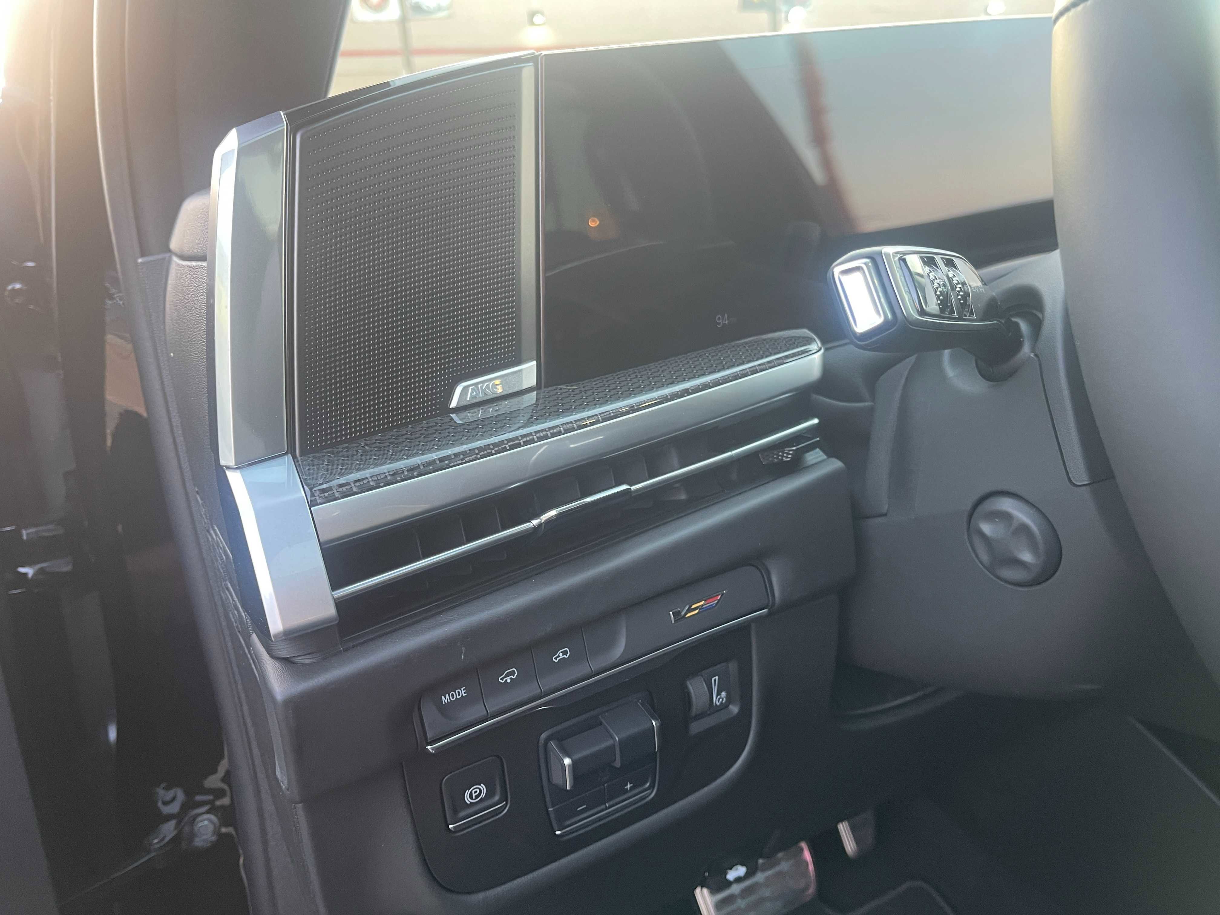 Used 2025 Cadillac Escalade ESV V image 29