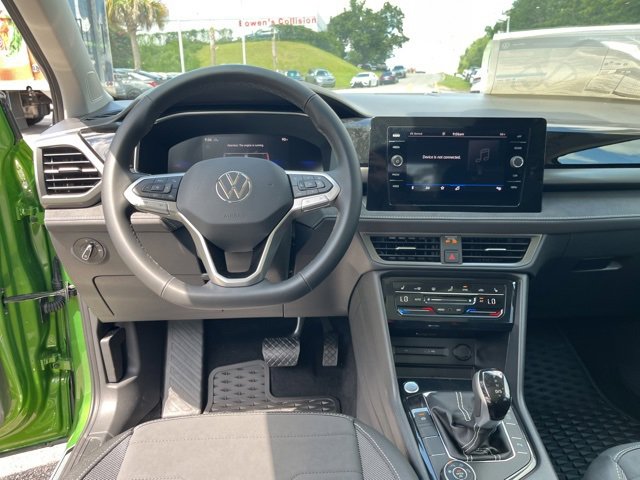 New 2025 Volkswagen Taos SE image 18