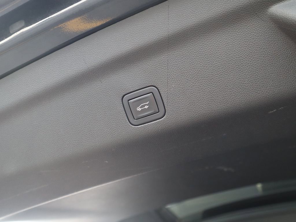 Used 2023 Chevrolet Tahoe Z71 image 10