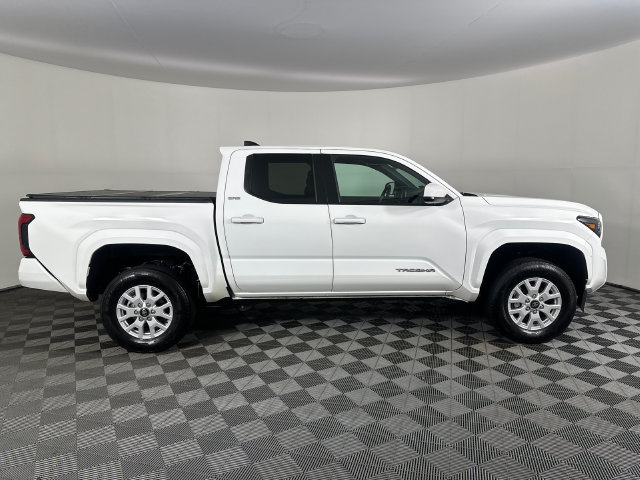 Used 2025 Toyota Tacoma SR5 AWD/4WD image 23