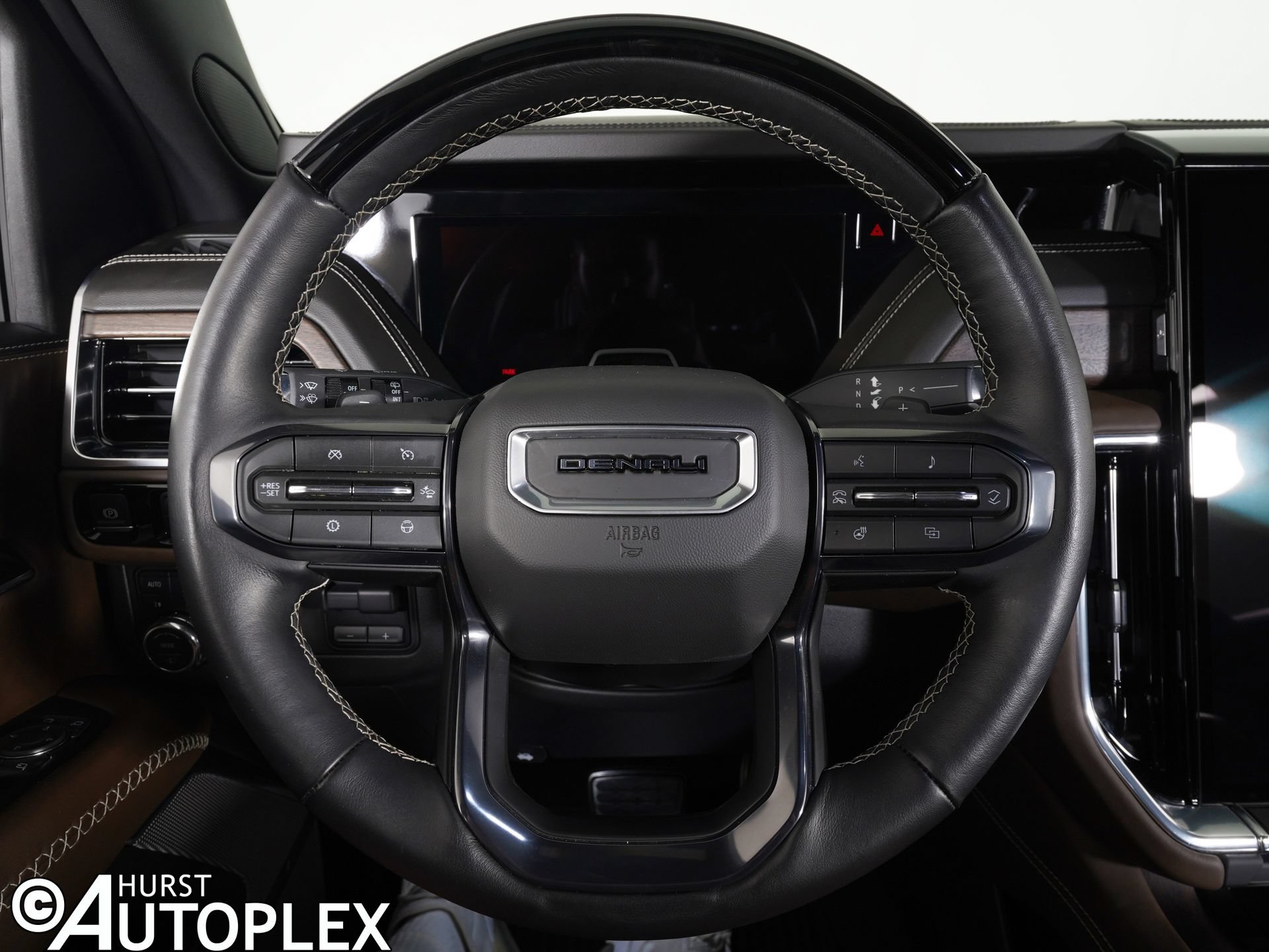 Used 2025 GMC Yukon Denali Ultimate AWD/4WD image 19