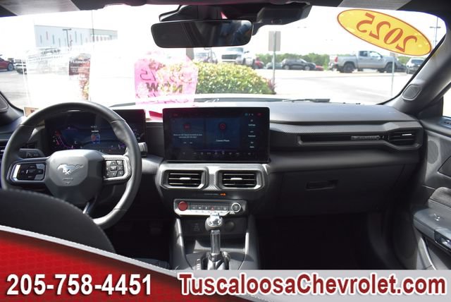 Used 2025 Ford Mustang Coupe RWD image 3