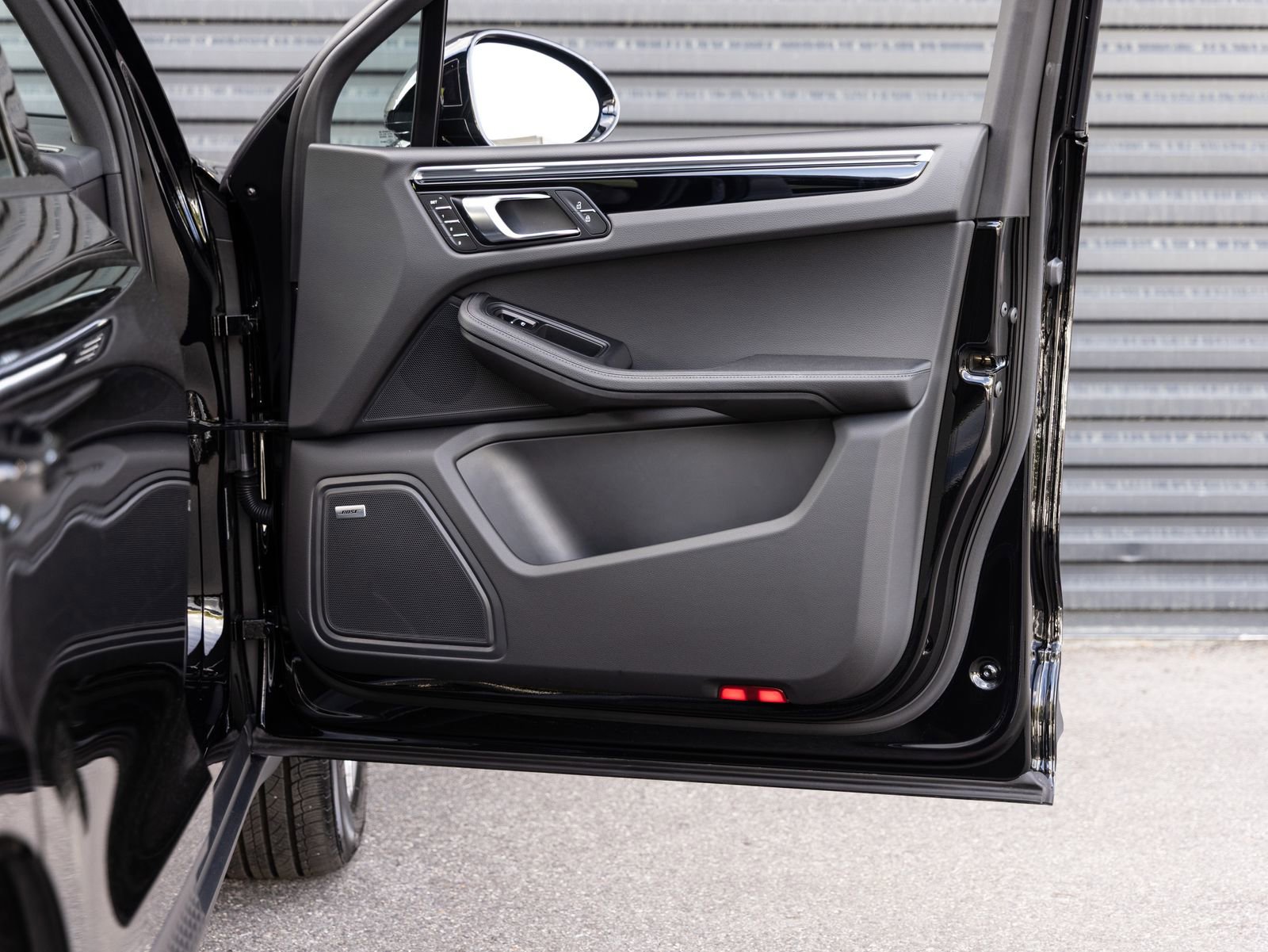 Certified 2025 Porsche Macan image 31