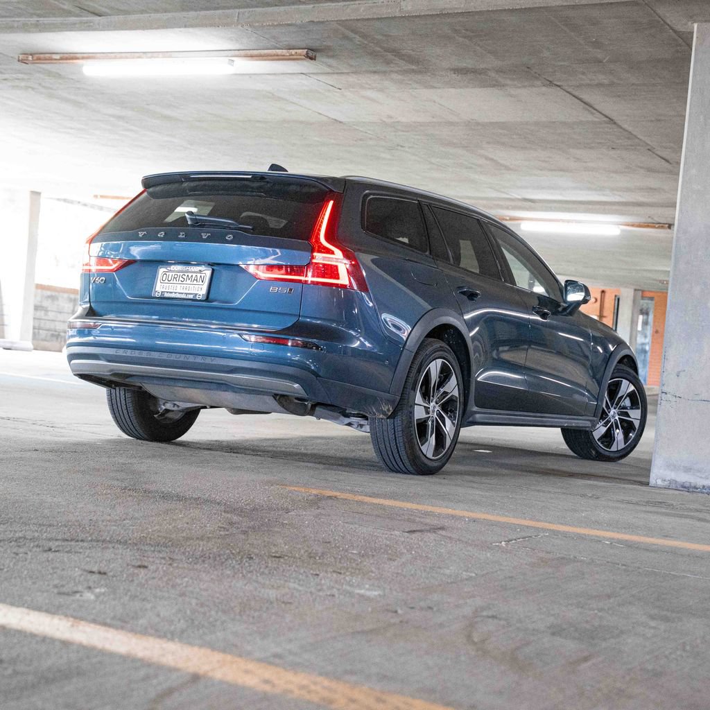 Certified 2024 Volvo V60 B5 Cross Country Plus AWD/4WD image 6