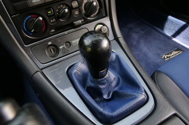 Used 1999 MAZDA MX-5 Miata 10th Anniversary Edition RWD image 24