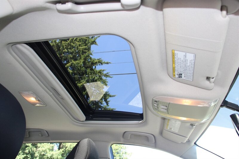 Used 2009 Pontiac Vibe AWD w/ Sun And Sound Package image 9