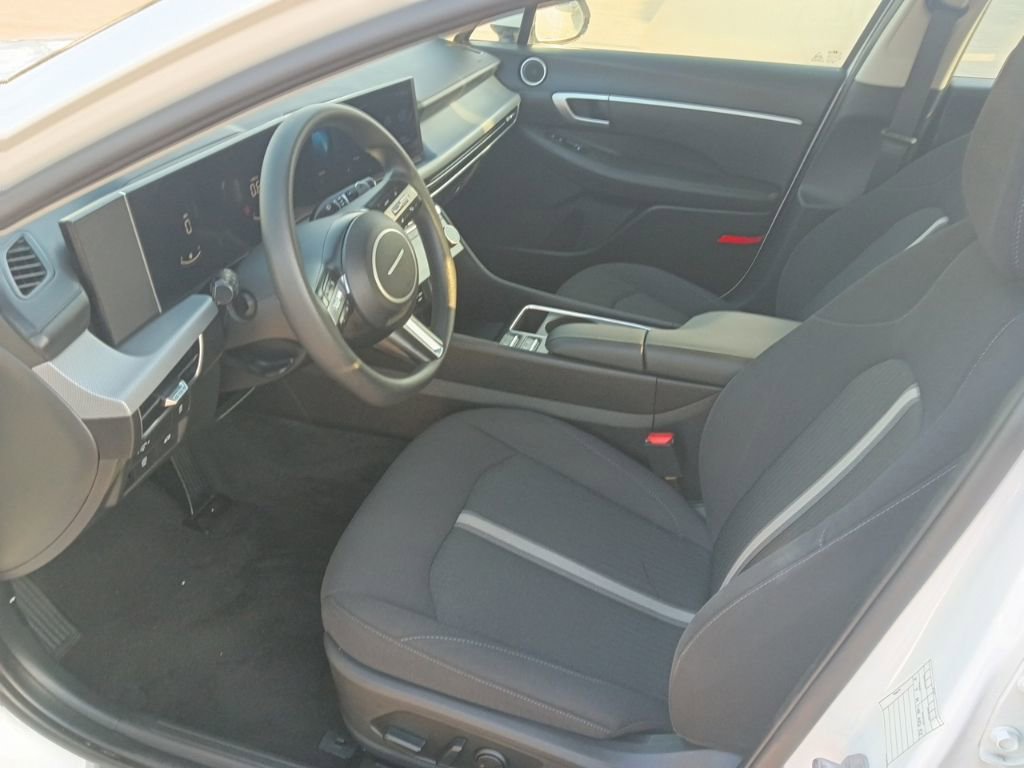 Used 2025 Hyundai Sonata SEL FWD image 4