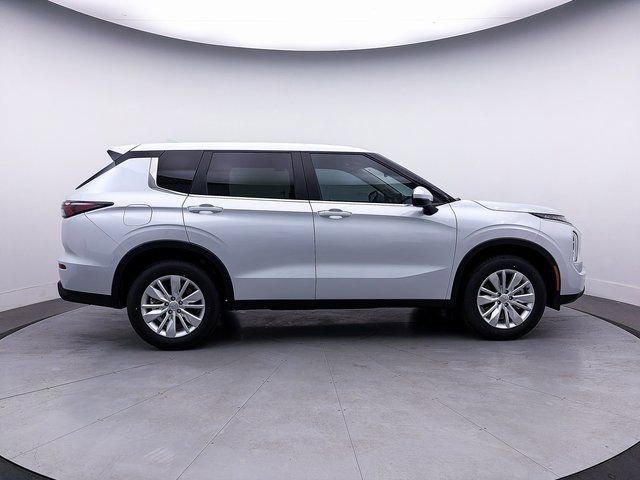 New 2025 Mitsubishi Outlander ES image 8