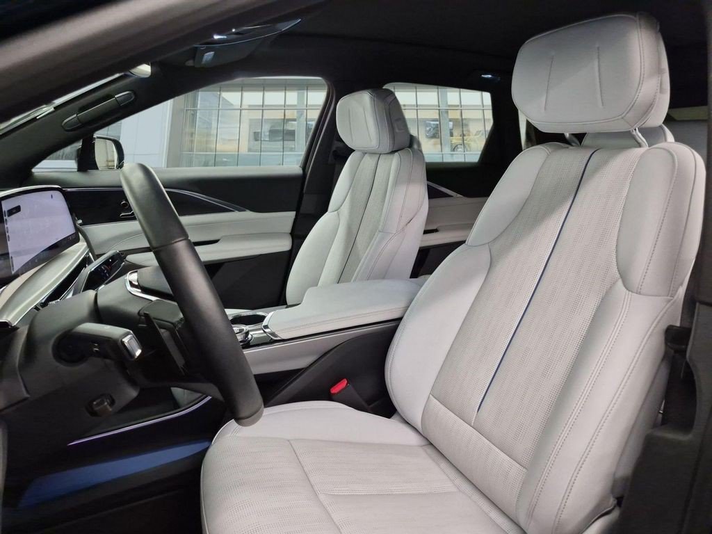 Certified 2024 Cadillac Lyriq Luxury RWD image 7