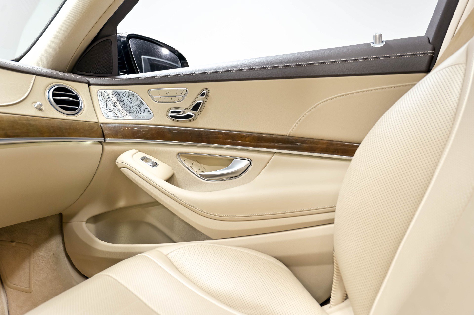Used 2016 Mercedes-Benz S 550 4MATIC Sedan image 14
