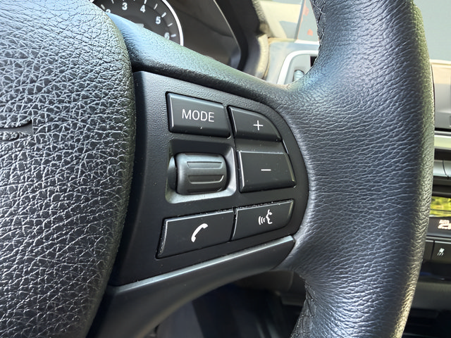 Used 2017 BMW 320i xDrive Sedan AWD/4WD image 19