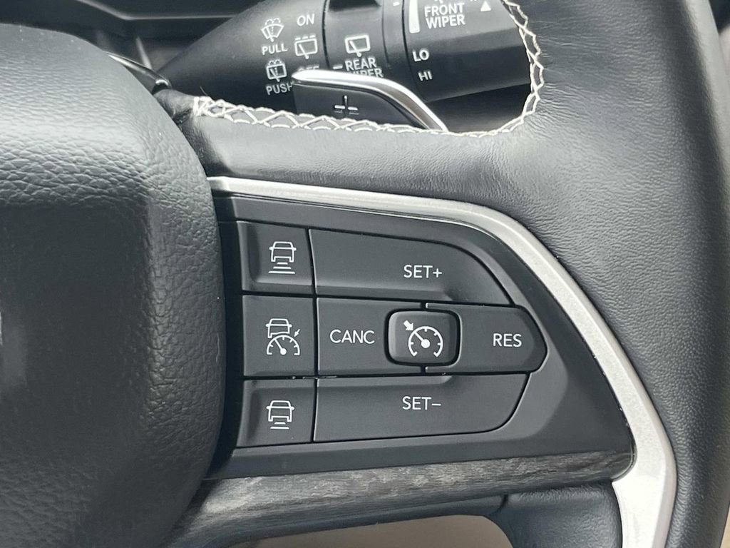 Used 2022 Jeep Grand Cherokee L Limited w/ Luxury Tech Group II image 27