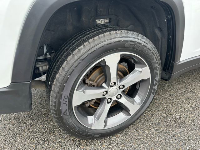 Used 2023 Jeep Grand Cherokee L Limited AWD/4WD image 12