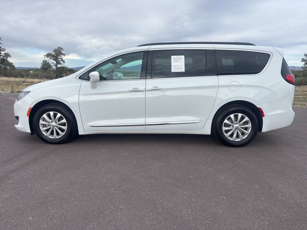 Used 2017 Chrysler Pacifica Touring-L FWD image 7