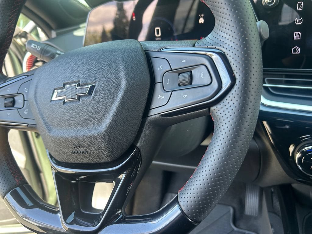 Used 2024 Chevrolet Trax RS w/ Sunroof Package FWD image 16