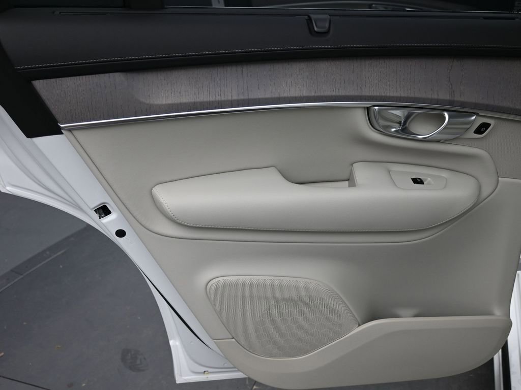 New 2026 Volvo XC90 B6 Ultra w/ Protection Package image 20