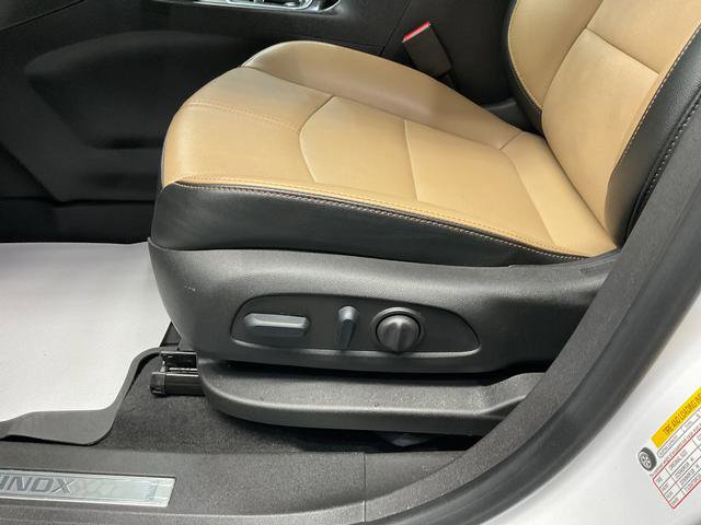 Used 2023 Chevrolet Equinox Premier AWD/4WD image 12