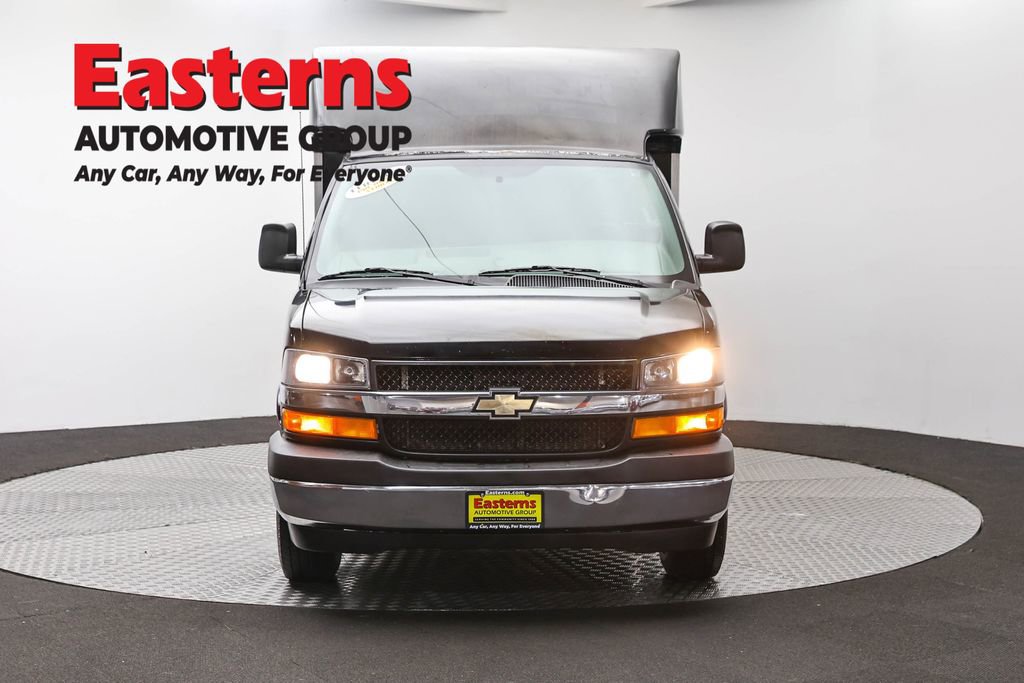 Used 2017 Chevrolet Express 3500 RWD image 2