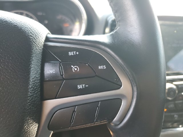 Used 2020 Jeep Grand Cherokee Altitude RWD image 13