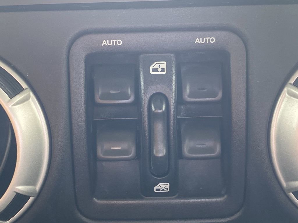Used 2018 Jeep Wrangler Unlimited Sahara AWD/4WD image 8
