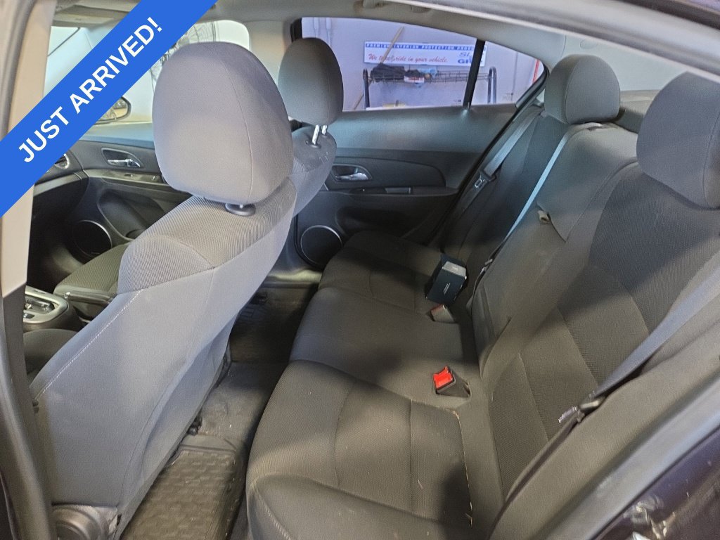Used 2016 Chevrolet Cruze LT w/ Sun And Sound Package FWD image 6