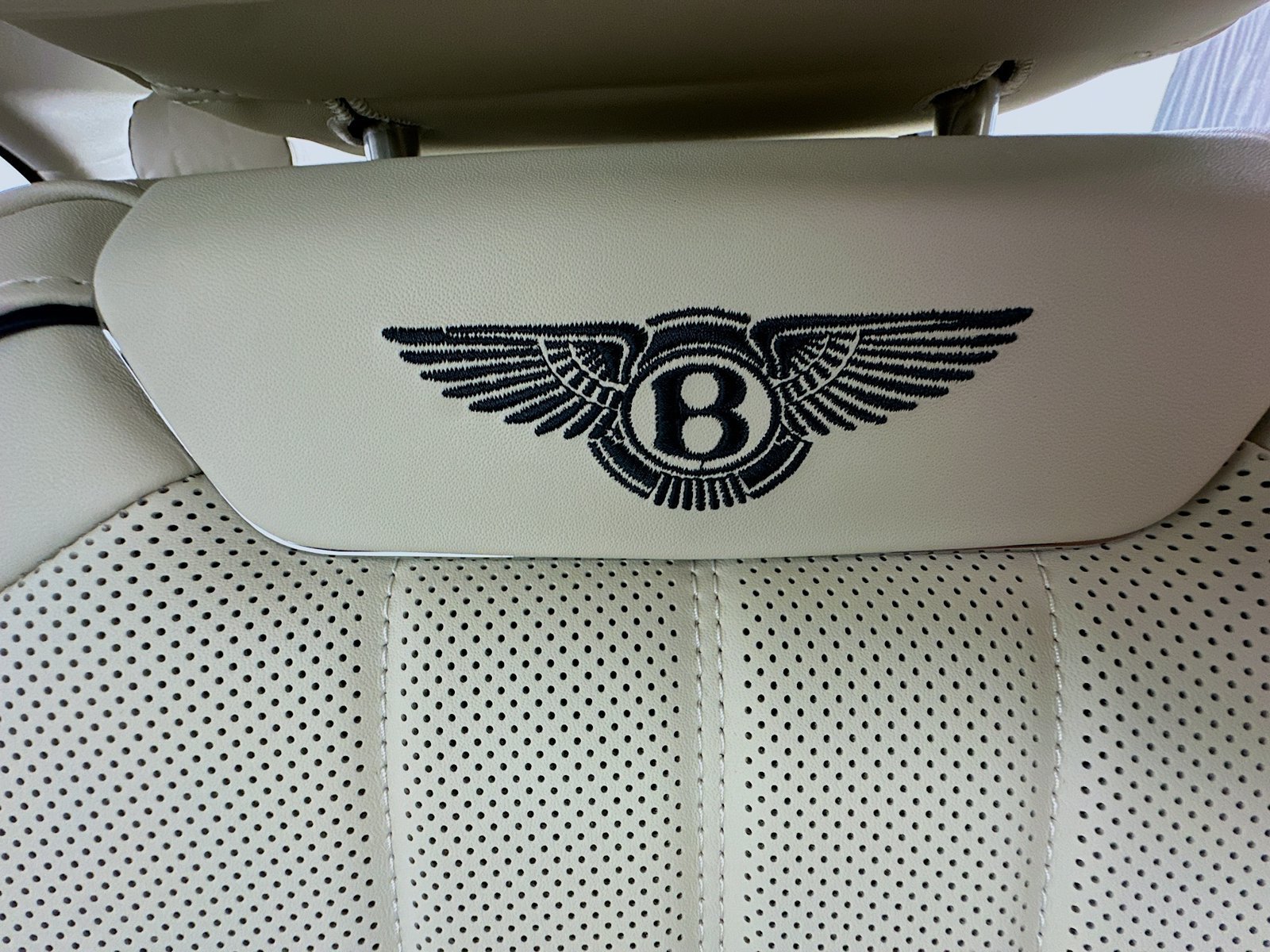 New 2026 Bentley Flying Spur V8 AWD/4WD image 42