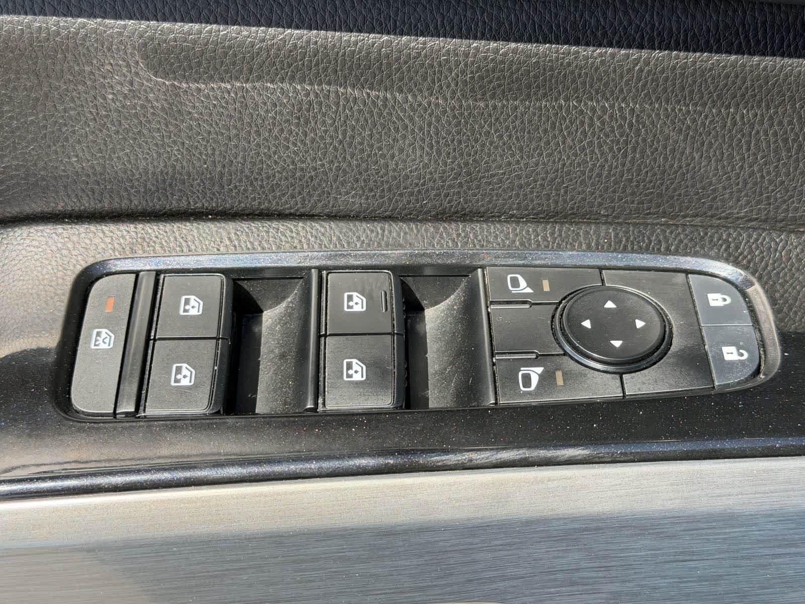 Used 2022 Nissan Pathfinder SL FWD image 12