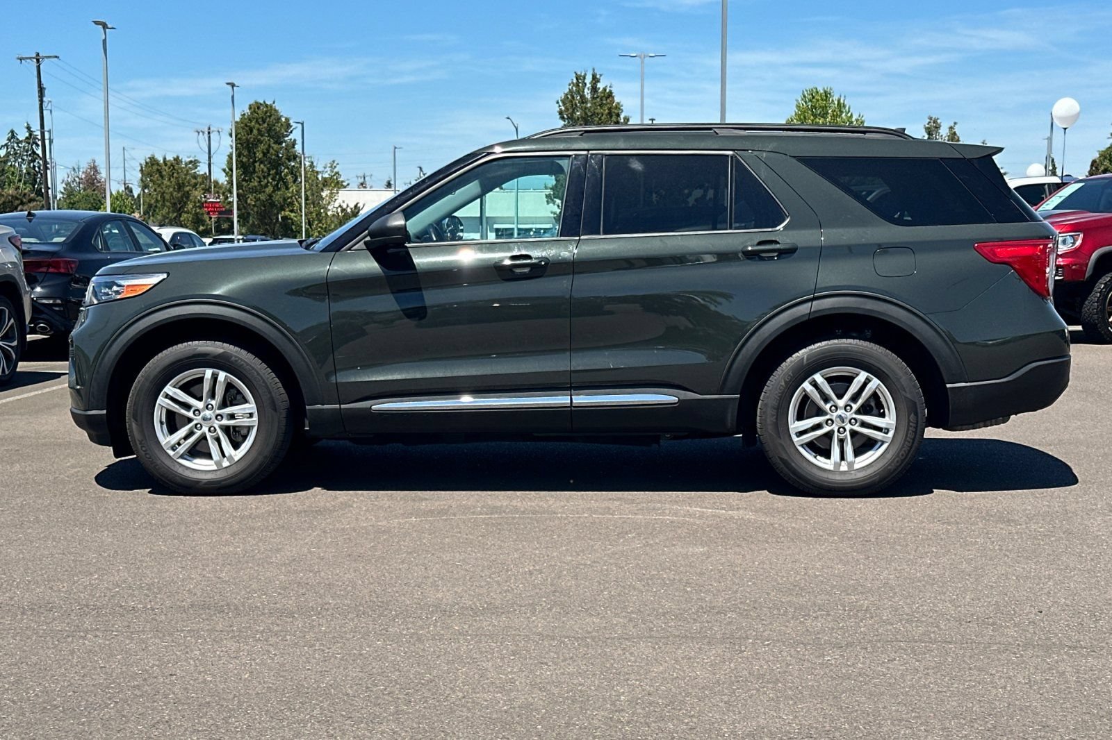 Used 2022 Ford Explorer XLT AWD/4WD image 7
