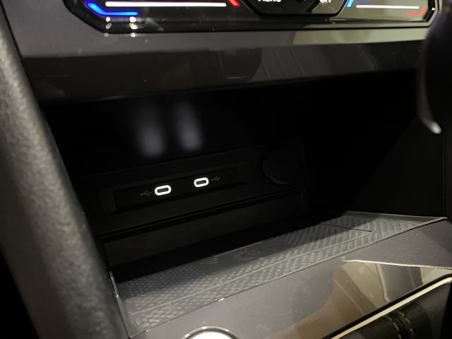 Used 2022 Volkswagen Tiguan SE FWD image 47