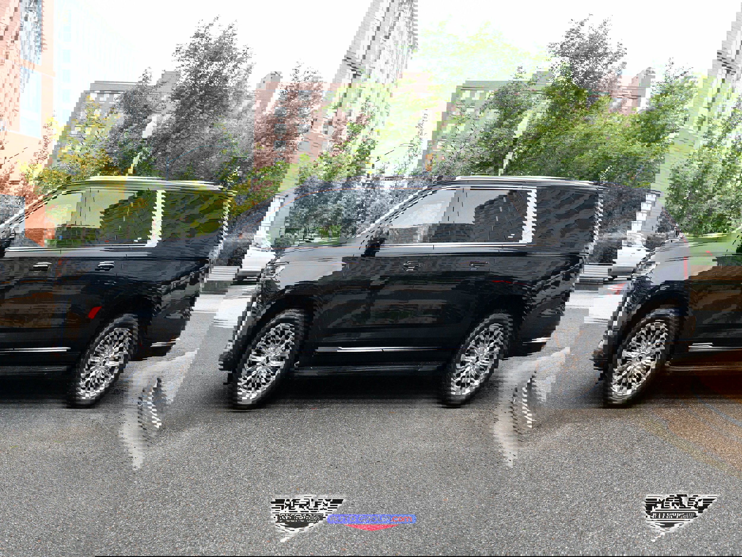 Used 2022 Cadillac Escalade ESV Premium Luxury image 4