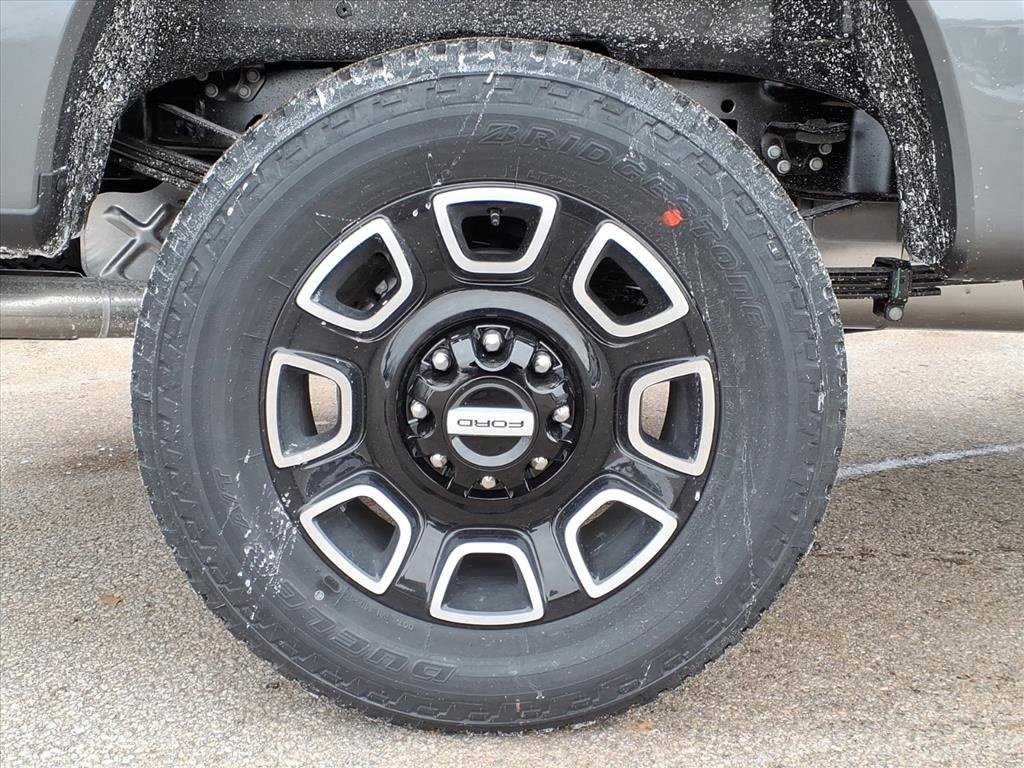 New 2026 Ford F350 Platinum w/ FX4 Off-Road Package image 12