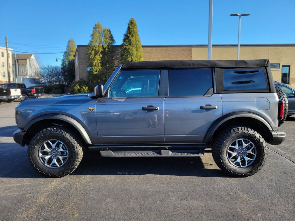 Used 2025 Ford Bronco Badlands image 2